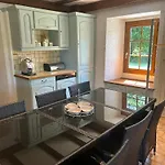 Apartament Spacious Apartment, By & Mountains
