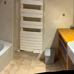 Apartament Spacious Apartment, By & Mountains